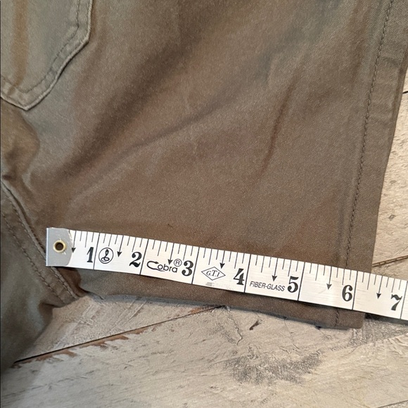 Hydraulic Olive Green Lola Midrise Curvy Women’s Shorts Size 1 Stretchy - Picture 6 of 8